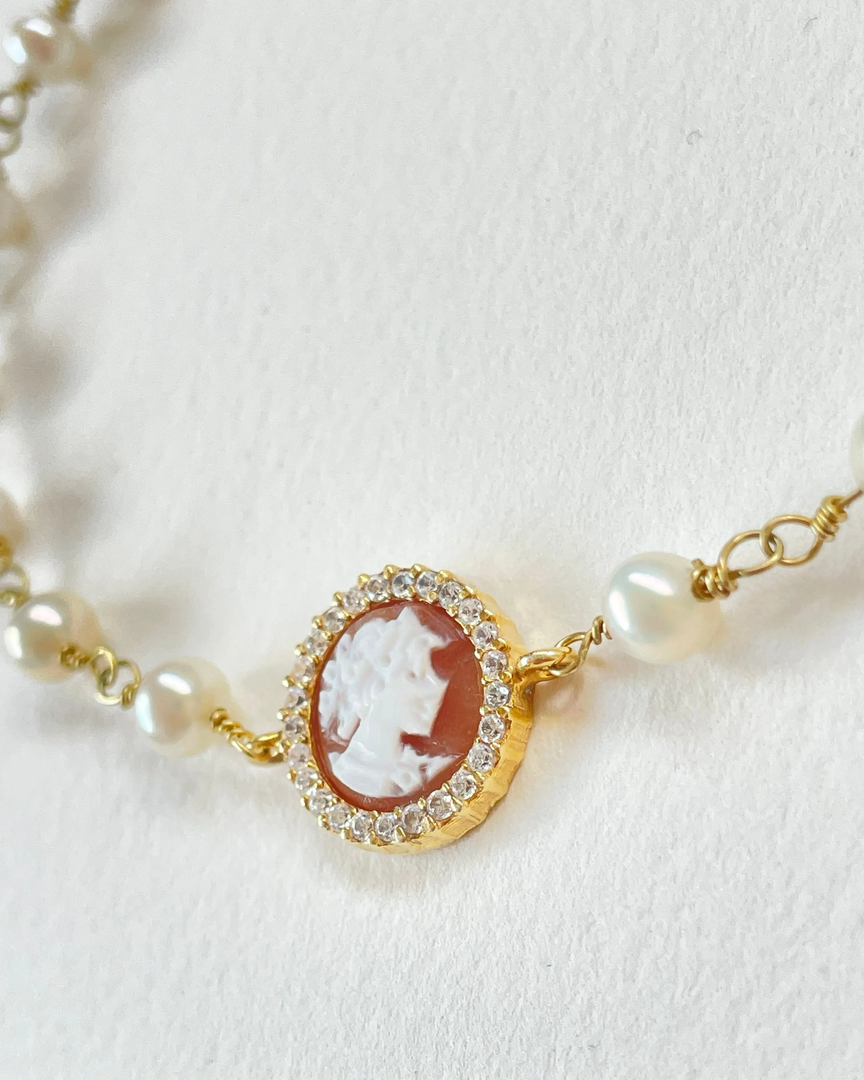 CLASSIC CAMEO BRACELET