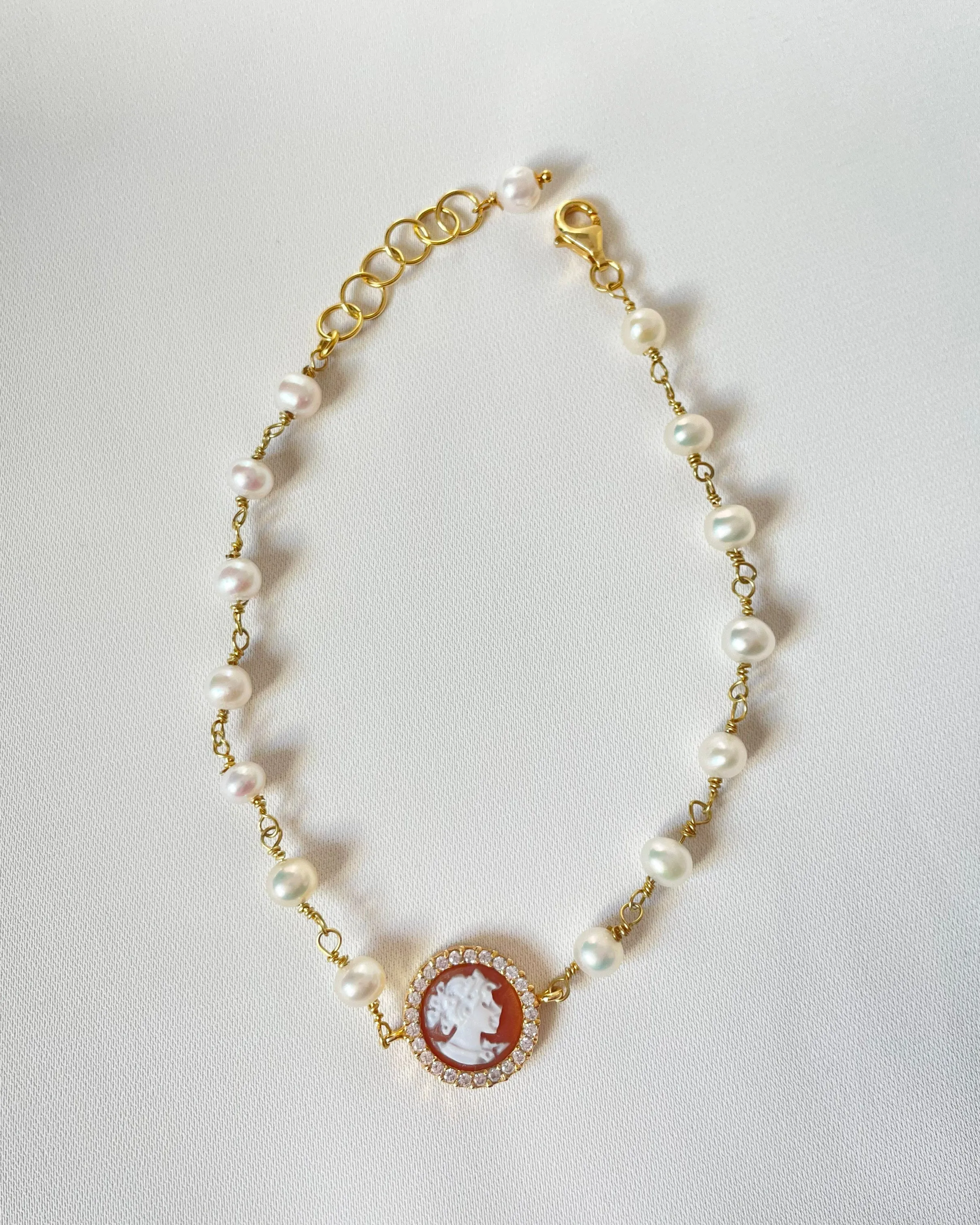 CLASSIC CAMEO BRACELET