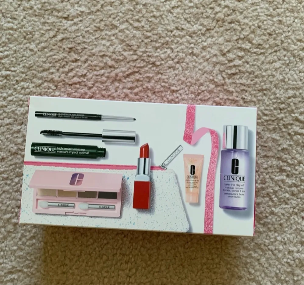 Merry & Bright make-up & skin care set b…